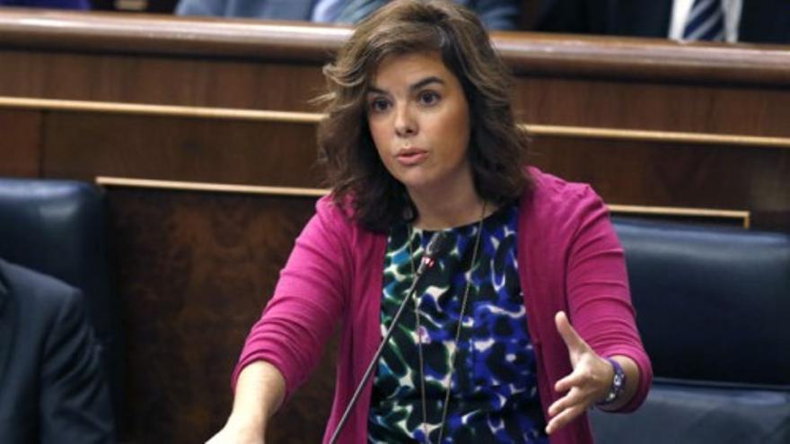 Rodríguez y Sáenz de Santamaría se enzarzan en el Congreso