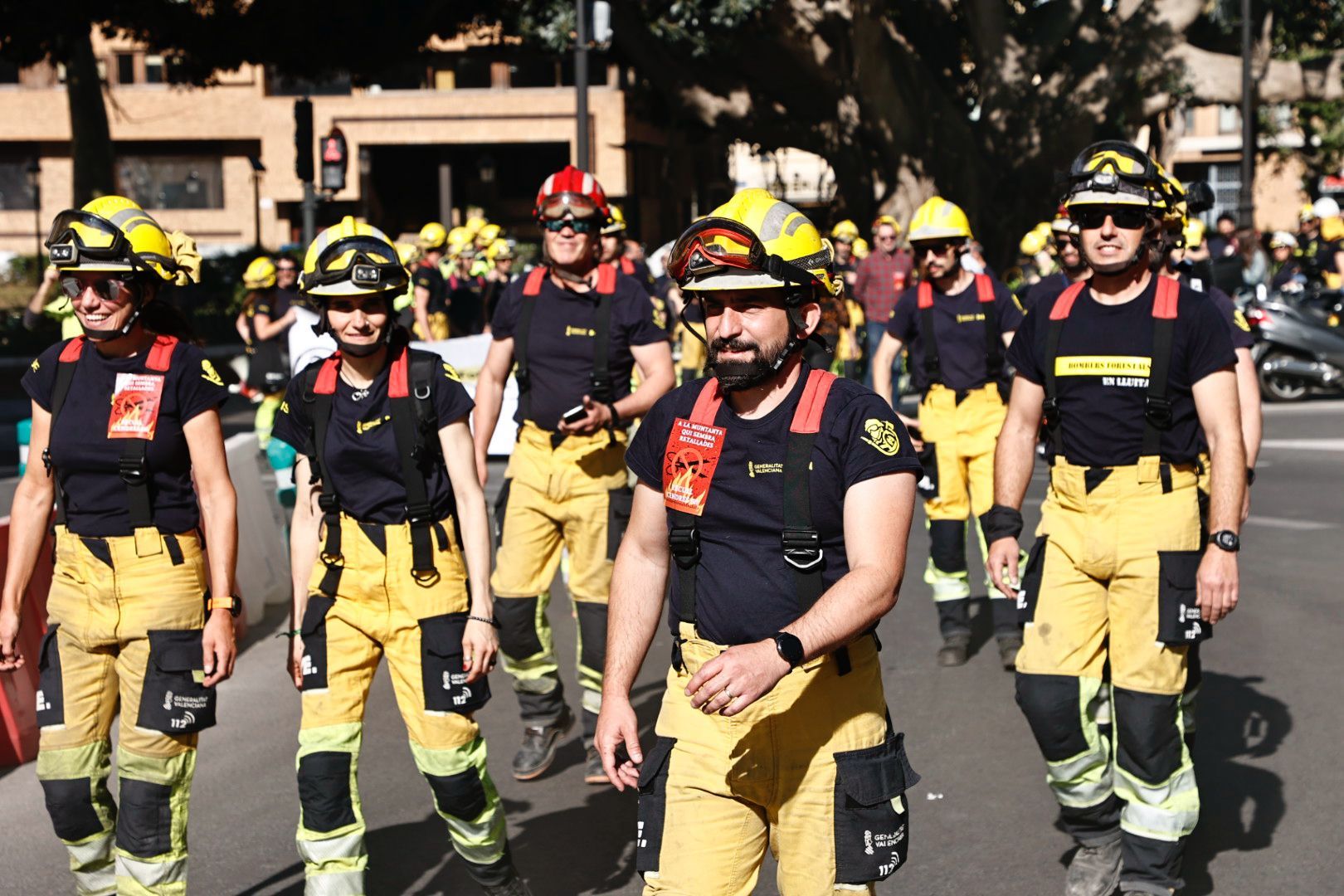 Manifestación en València de los bomberos forestales