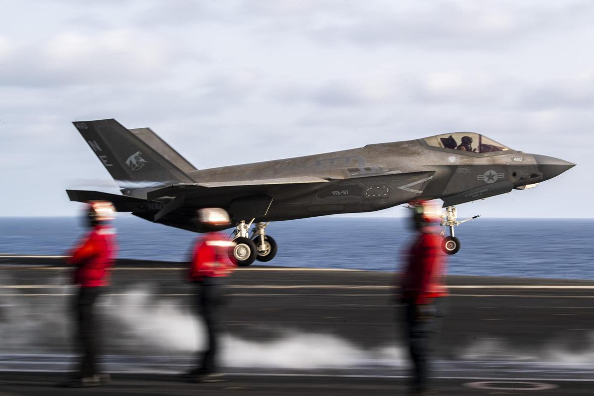 El Regne Unit comprarà als EUA 12 caces que poden portar armes nuclears El Regne Unit comprarà als EUA 12 caces que poden portar armes nuclears