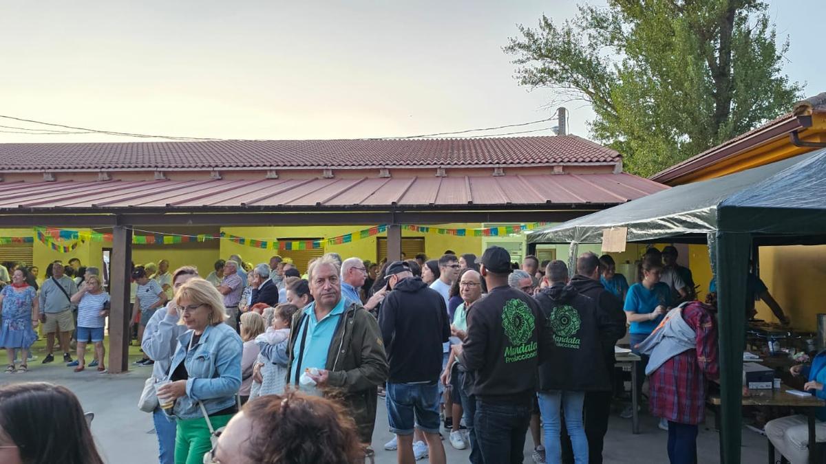 Comida de hermandad en Santa Cristina de la Polvorosa.