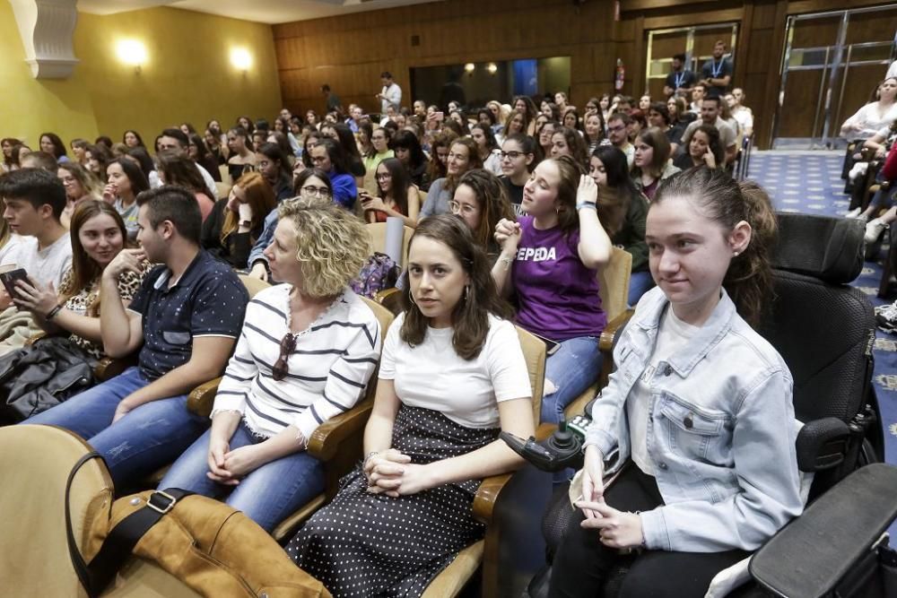 Encuentro de Ana Guerra y Cepeda con estudiantes en Murcia