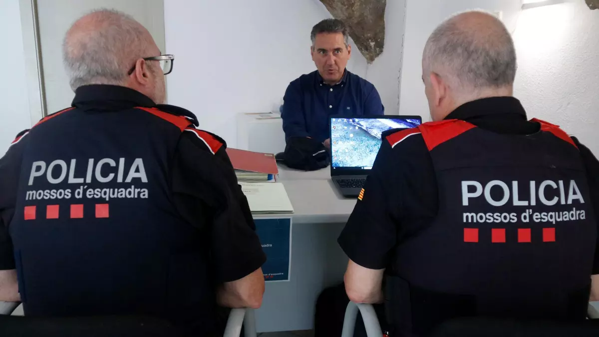 Els Mossos engeguen una prova pilot a cinc pobles de la Garrotxa amb una oficina de denúncies itinerant