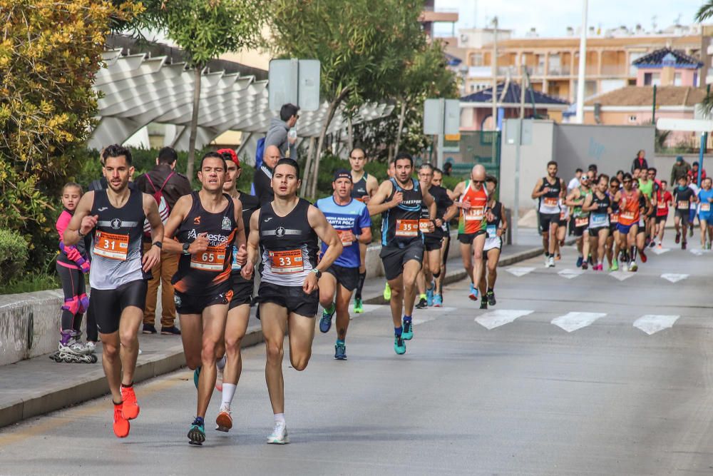 Más de 400 personas toman parte en la marcha solidaria de AFA Torrevieja y en las pruebas deportivas, en las que triunfan corredores locales