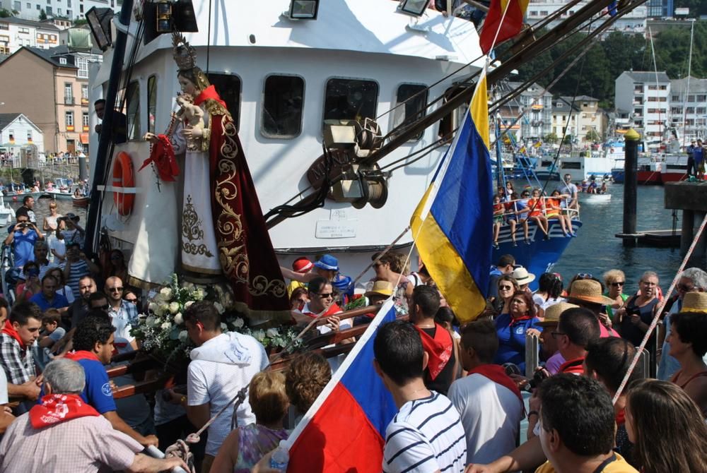 Procesión de la Virgen del Rosario en Luarca