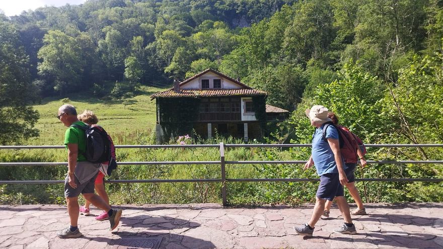 Clamor vecinal para recuperar el proyecto de Les Llanes: &quot;Covadonga no puede esperar más&quot;