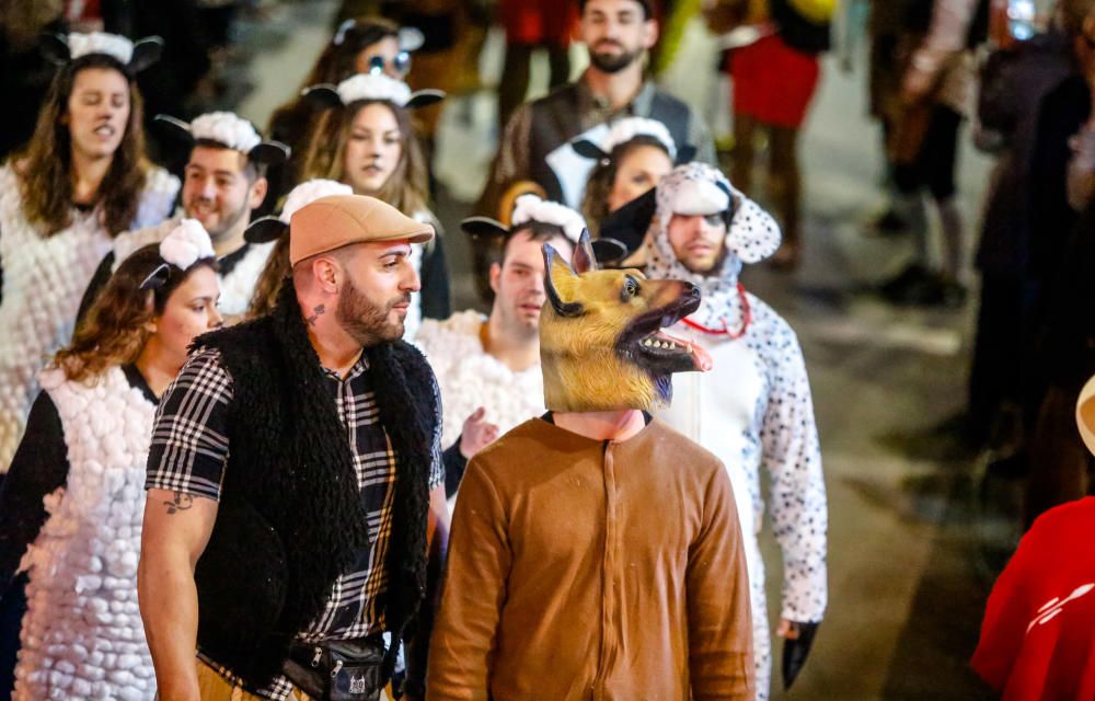 Desfile adulto de los carnavales de Benidorm