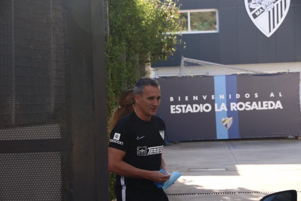 Desde las 9h de la mañana, jugadores, cuerpo técnico y personal del Málaga CF han ido pasando por el estadio de La Rosaleda para someterse a las pruebas de detección del Covid-19.