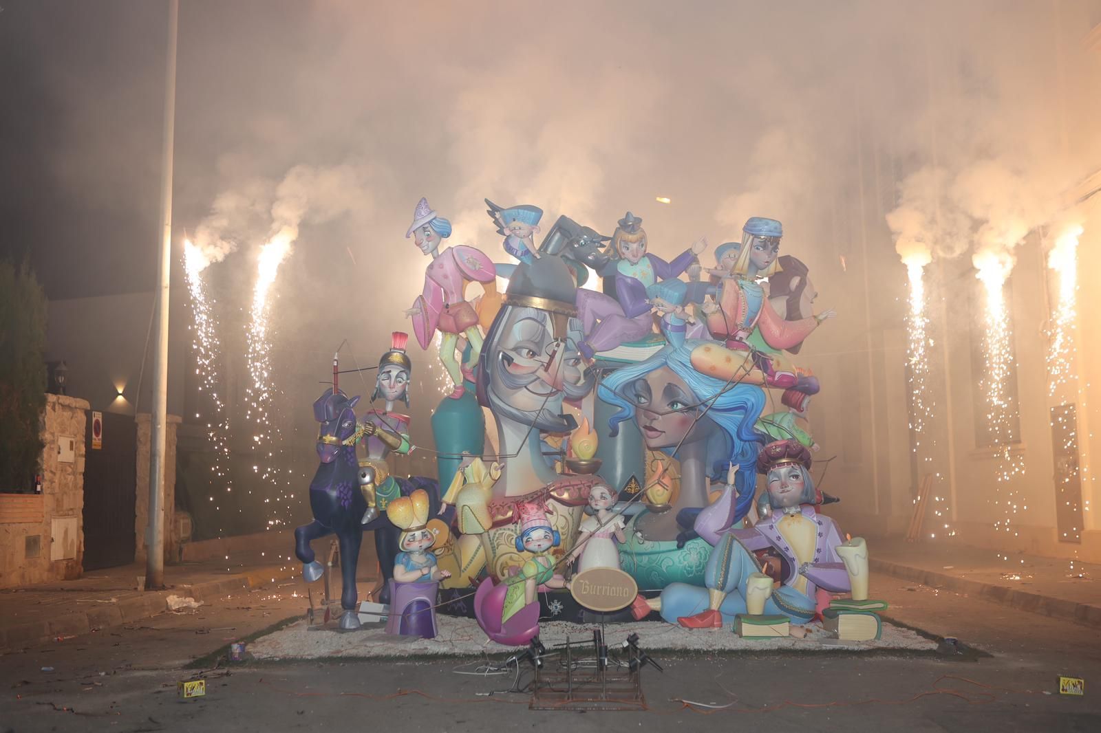 Galería de fotos de la 'cremà' de las Fallas de Burriana 2024