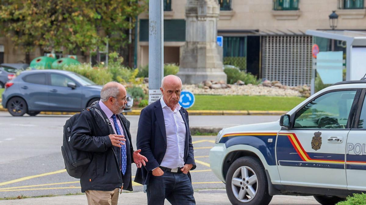 Gonzalo Durán, junto a su abogado.