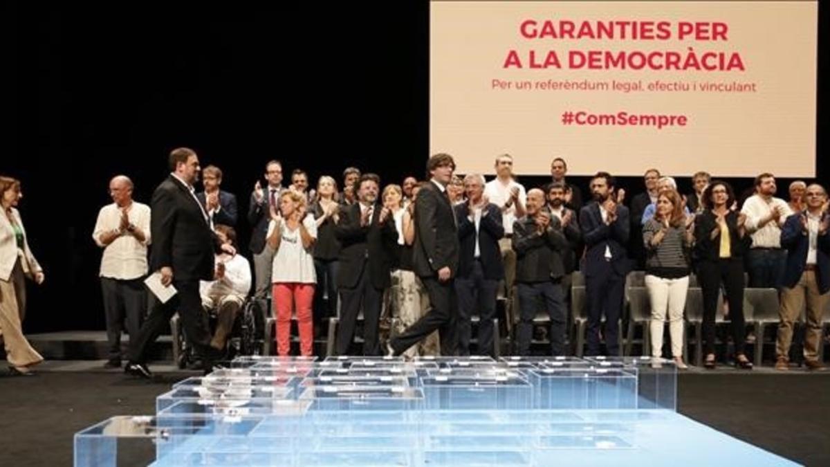 Carles Puigdemont, en el acto de este martes en el Teatre Nacional de Catalunya para presentar la ley del referéndum.