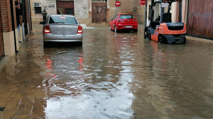 Una fuerte tormenta inunda las calles de Toro