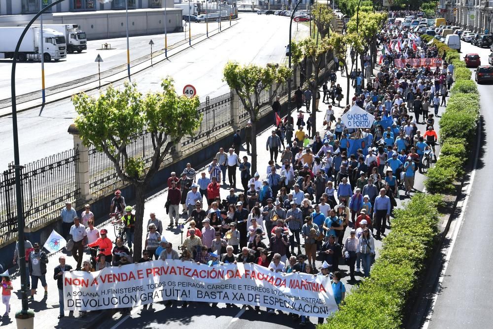 Marcha de 4.000 personas por la fachada marítima