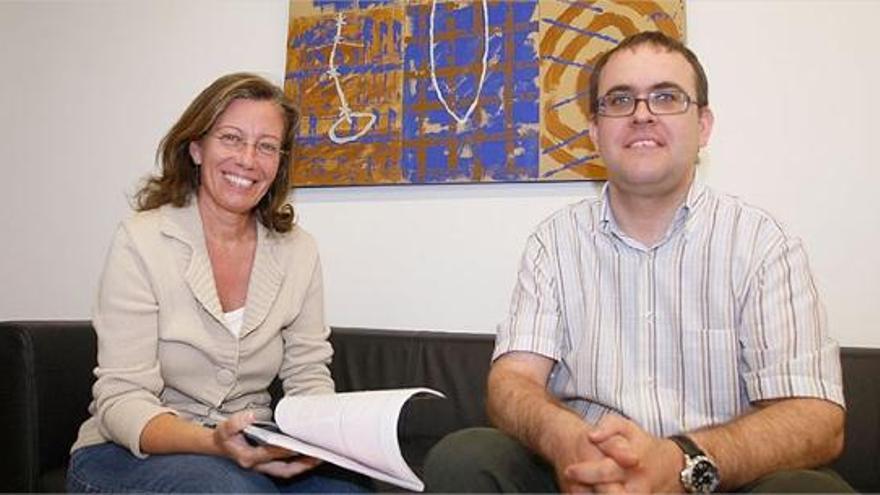Anna Garriga i Ricard Rigall, a la seu del Deganat de la Facultat de Ciències Econòmiques i Empresarials de la UdG abans de començar l&#039;entrevista.