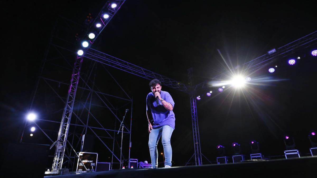 Juan Amodeo durante su actuación en el festival Torrevieja Ríe