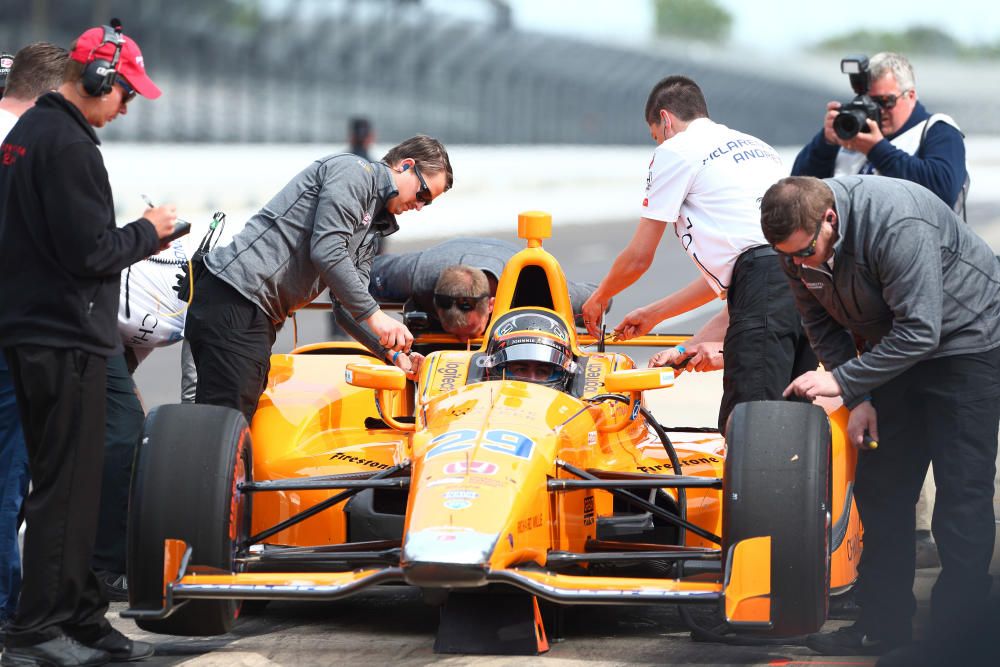 Fernando Alonso prueba su coche de la Indy Car