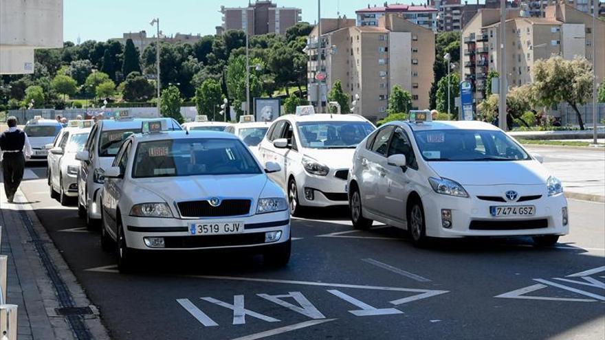 Los taxistas desisten en su plan de amortizar el 18% de las licencias