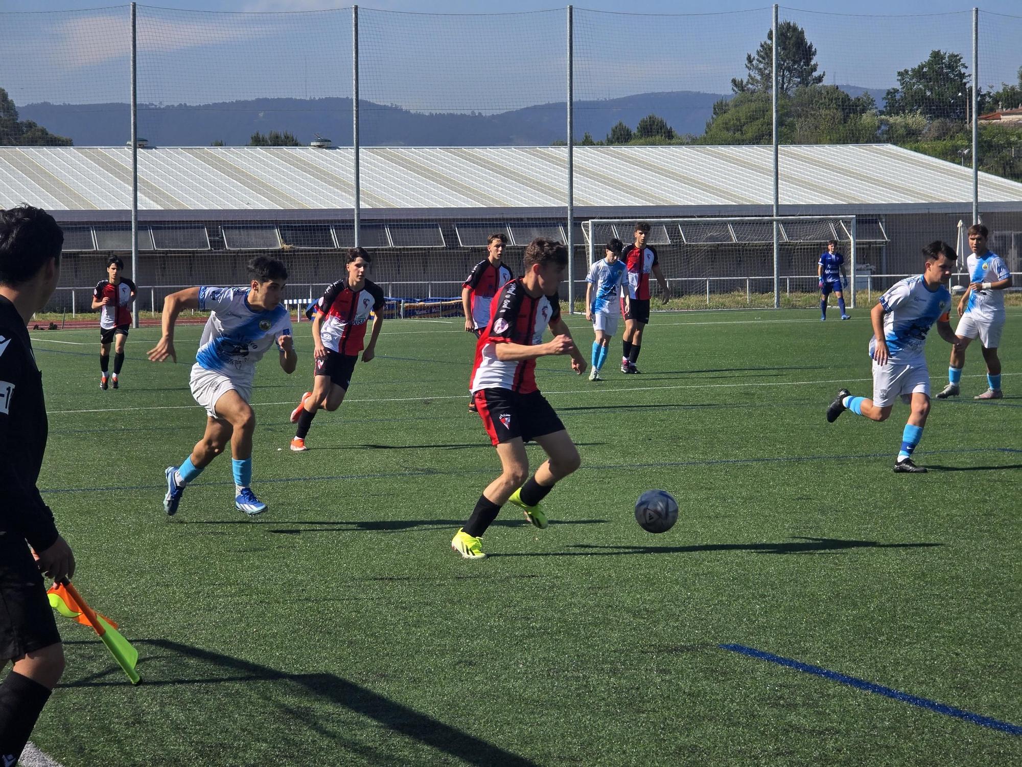 El Juvenil B del Arosa se proclama campeón de la Liga Gallega y logra así el ascenso directo a Liga Nacional tras vencer al Marín (0-3).