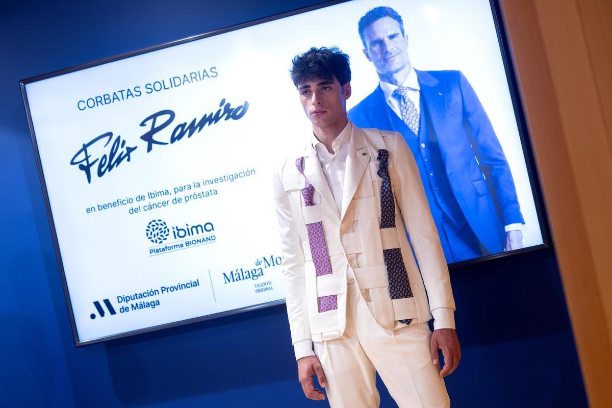 Algunas de las corbatas que ha vendido el diseñador Félix Ramiro.