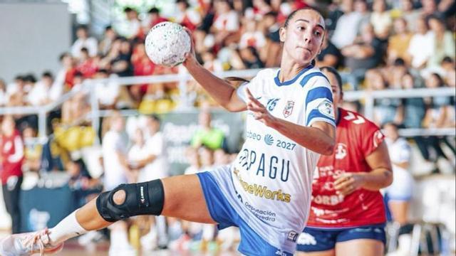 La valenciana Elena Martínez, del Guardés, fue la máxima goleadora del derbi con siete tantos. | FGBM-