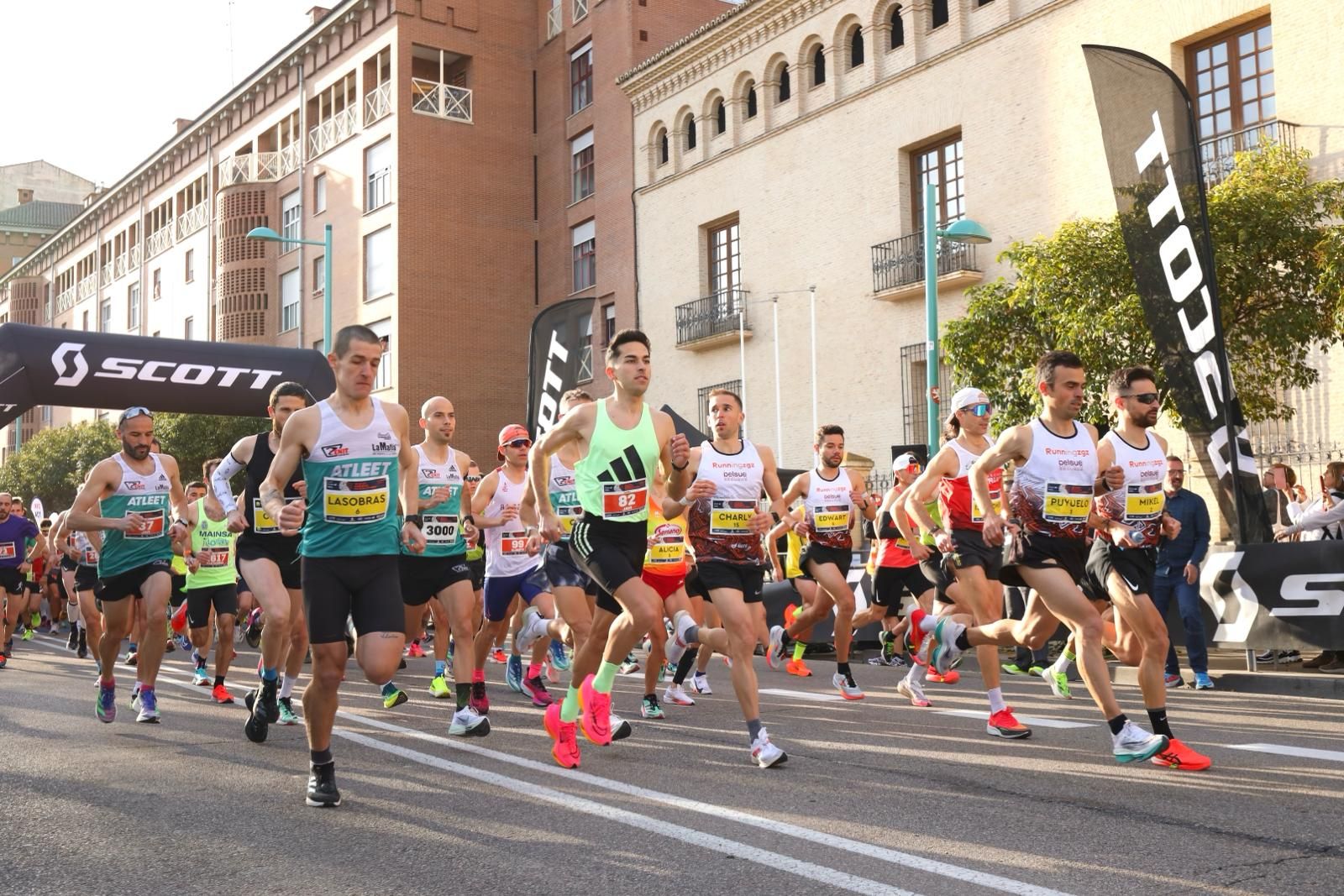 En imágenes | Búscate en el Medio Maratón de Zaragoza 2024