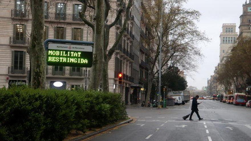 Cartell de mobilitat restringida a Barcelona