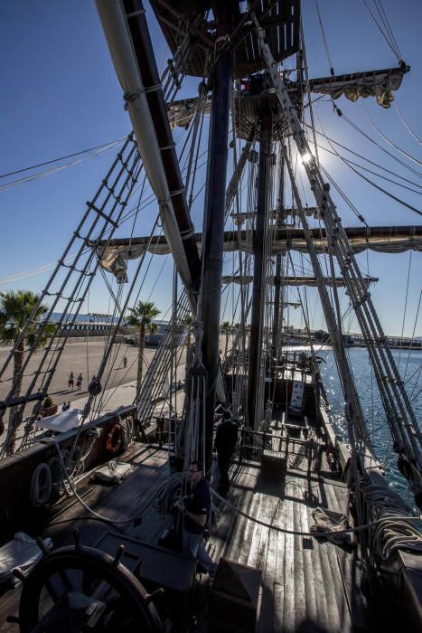 Así es la réplica de los galeones del siglo XVI atracada en Alicante