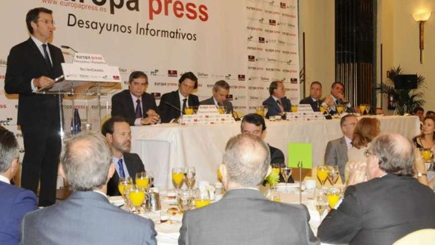 Feijóo, ayer en Madrid, durante su intervención en un desayuno informativo. / europa press