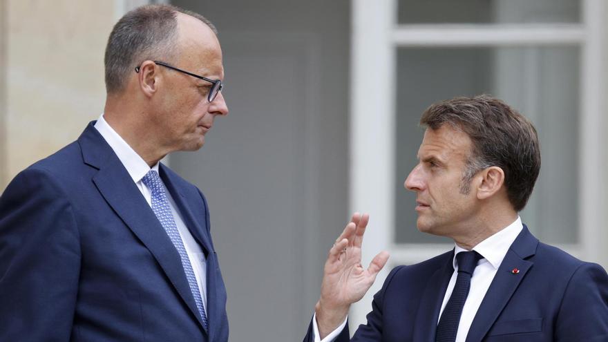 El canciller alemán, Friedrich Merz, y el presidente francés, Emmanuel Macron, durante su encuentro de este miércoles en París.