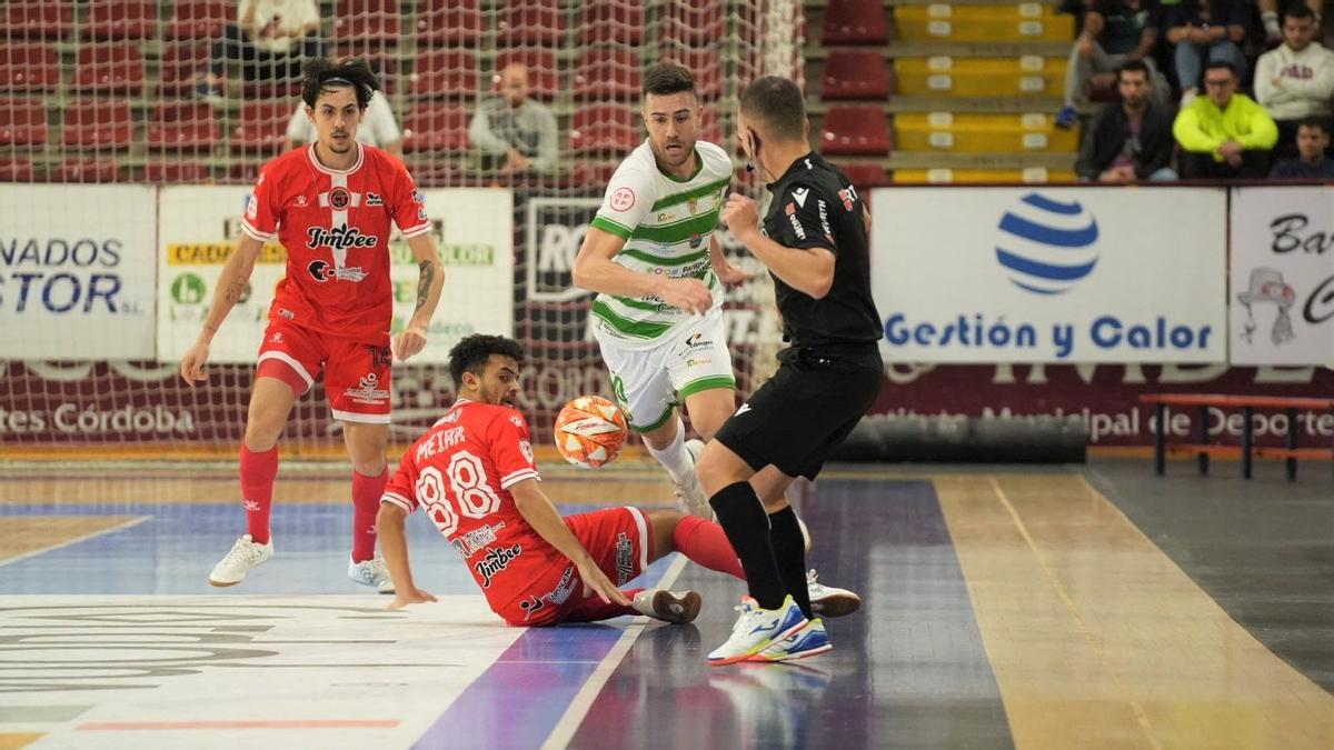 Saura, máximo goleador de Primera, en el Córdoba-Jimbee Cartagena en Vista Alegre.