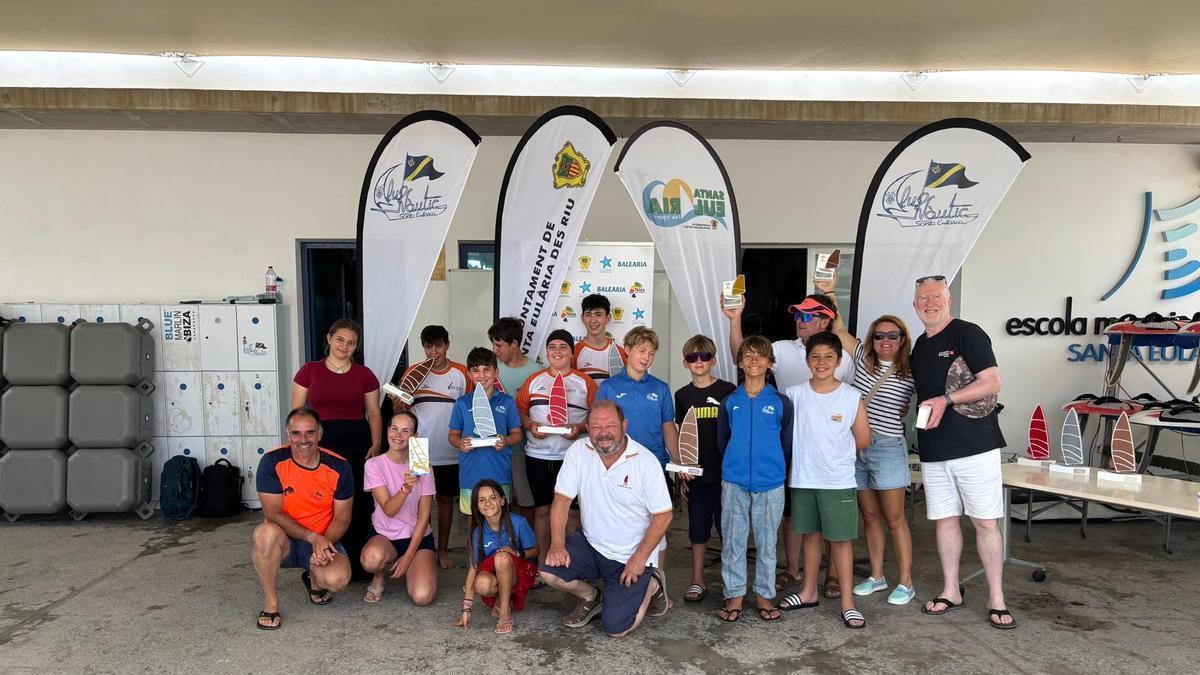 Foto de familia tras la entrega de premios.