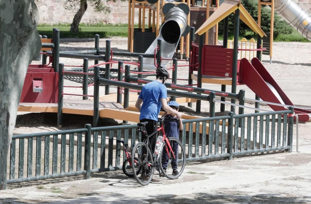 Coronavirus en Mallorca: Los niños disfrutan de sus primeras horas de libertad en las calles de Mallorca