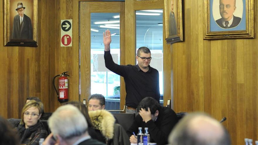 El edil Juan José Cruz en el último pleno.//Bernabé/Javier Lalín