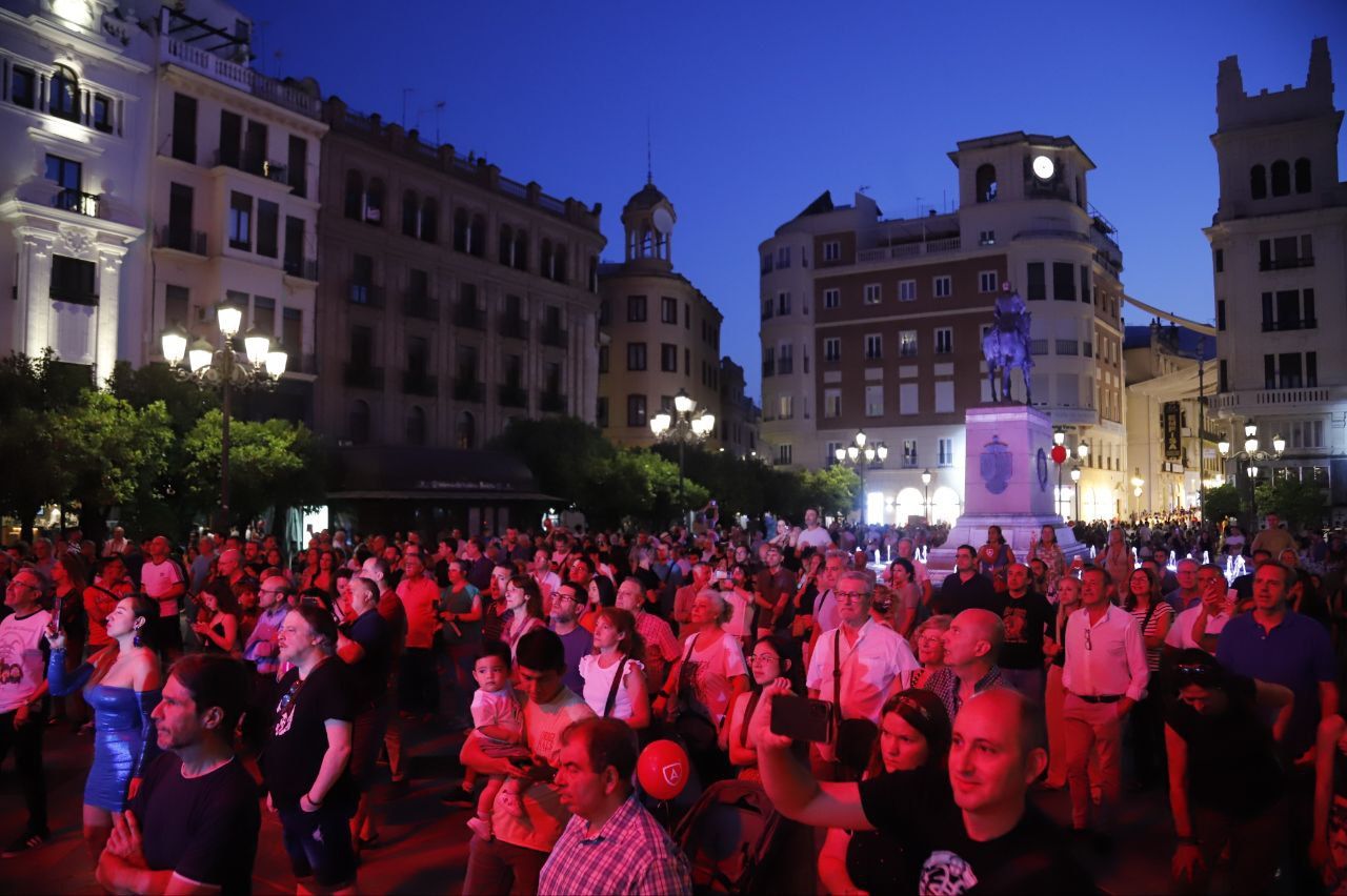 El centro de Córdoba se llena de ambiente en la Shopping Night 2025