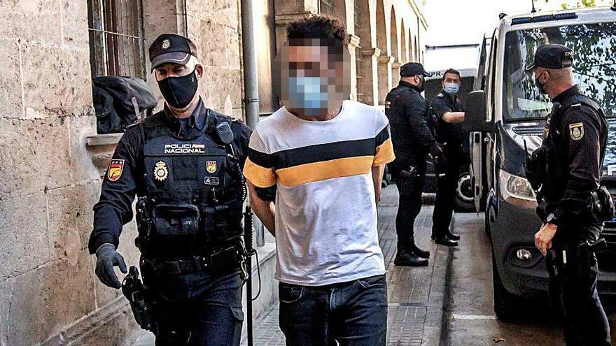 El cabecilla de los ladrones de Pere Garau viajó a Mallorca cuatro veces en patera