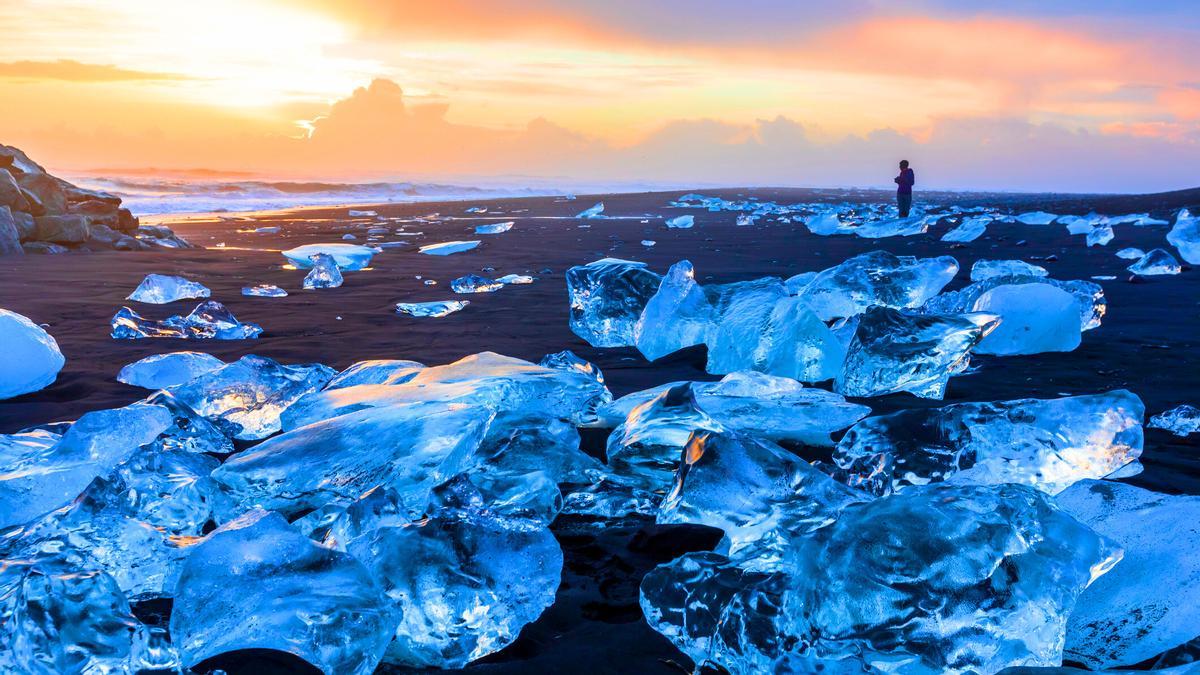 Diamond Beach, la curiosa playa de Islandia llena de diamantes