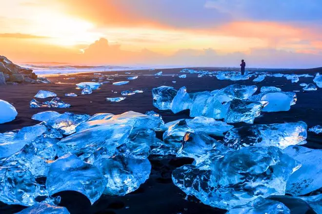 Diamond Beach, la curiosa playa de Islandia llena de diamantes