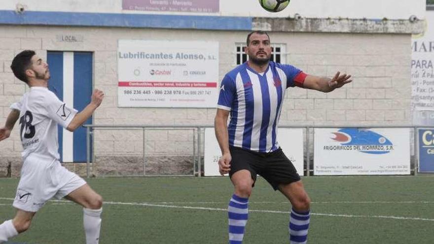 Una acción del partido de ayer en San Amaro. // Santos Álvarez