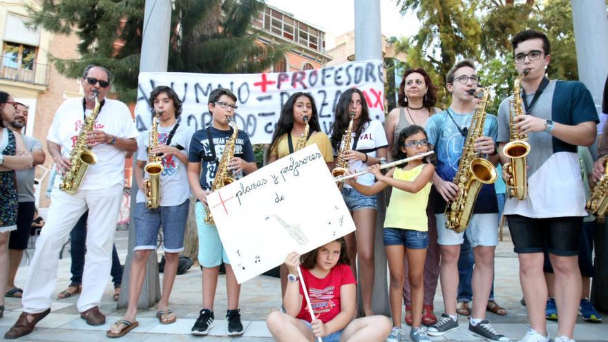 Concierto de los alumnos de Saxofón en la plaza del Romea.