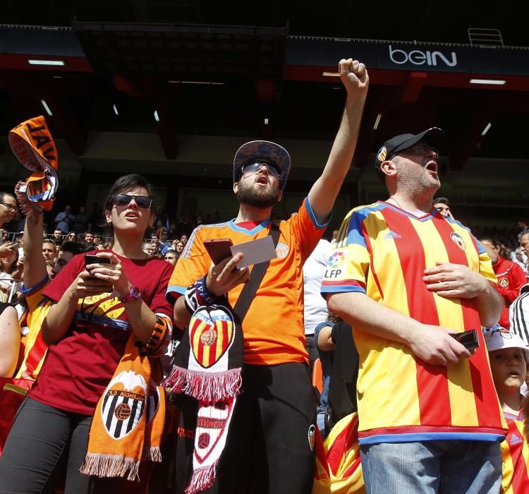 La afición en el derbi femenino de Mestalla