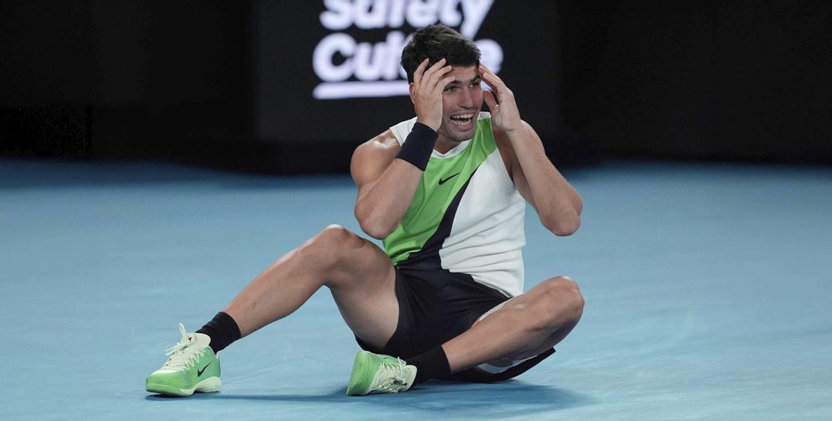 Alcaraz cae al suelo
tras el último punto.
| Asanka Brendon