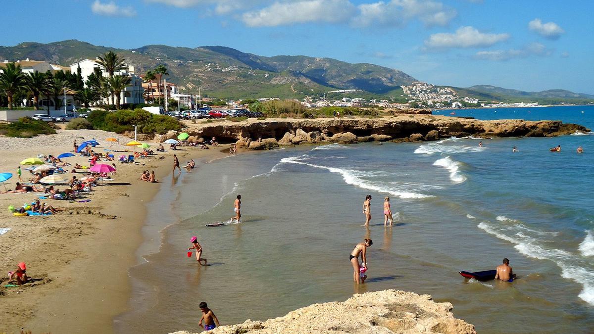 ENCANTOS. La playa del Moro está considerada una de las más acogedoras de Alcosebre.