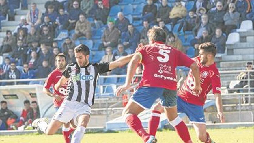 El Badajoz gana sin convencer