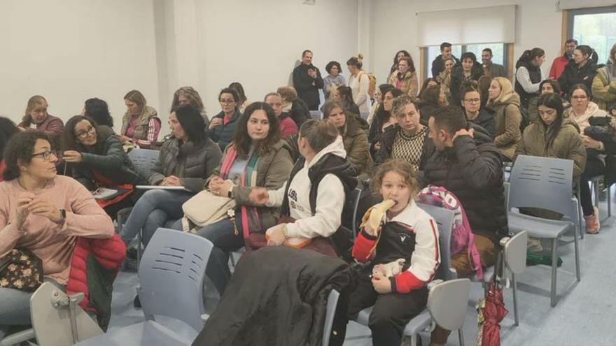 Los colegios de Gondomar saldrán a la calle el jueves para que les devuelvan los conserjes