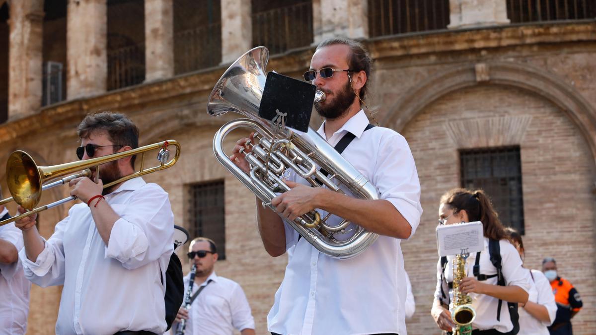 Búscate en el segundo día de Ofrenda por las calles del Mar y Avellanas entre las 9:00 y 10:00 horas