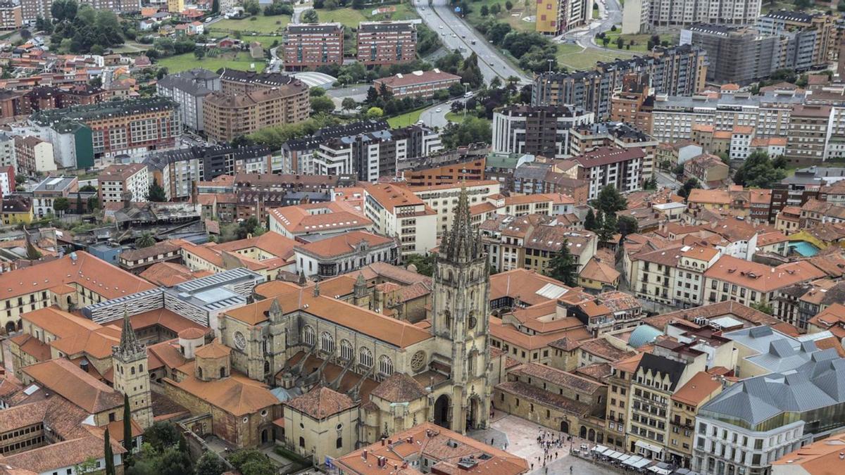 Vista parcial del antiguo, con la catedral en el centro. |  | IRMA COLLÍN