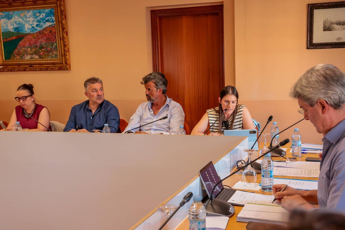 El alcalde y el grupo municipal del PP.