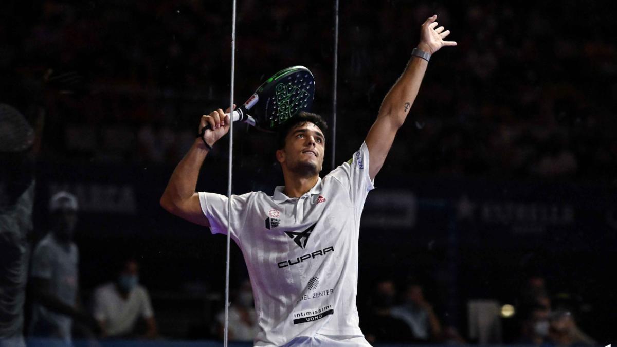 Galán en cuartos de final del World Padel Tour Master en el Palau Sant Jordi de Barcelona