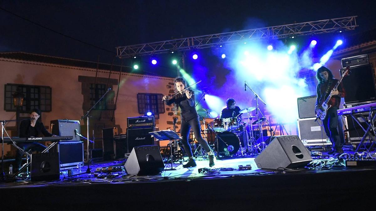 El Pilar Azul en directo durante el concierto en el Festival Fibra Sonora el pasado 18 de junio