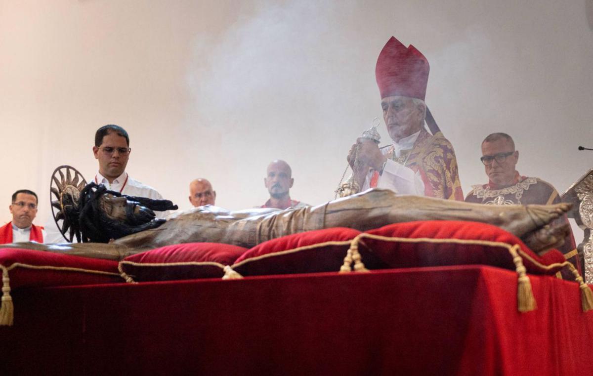 El Papa acepta la marcha del obispo, que acelera la sucesión por su estado de salud