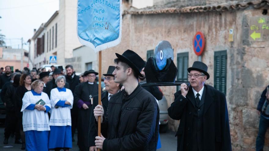 El entierro de la sardina baja el telón en Mallorca del carnaval 2023